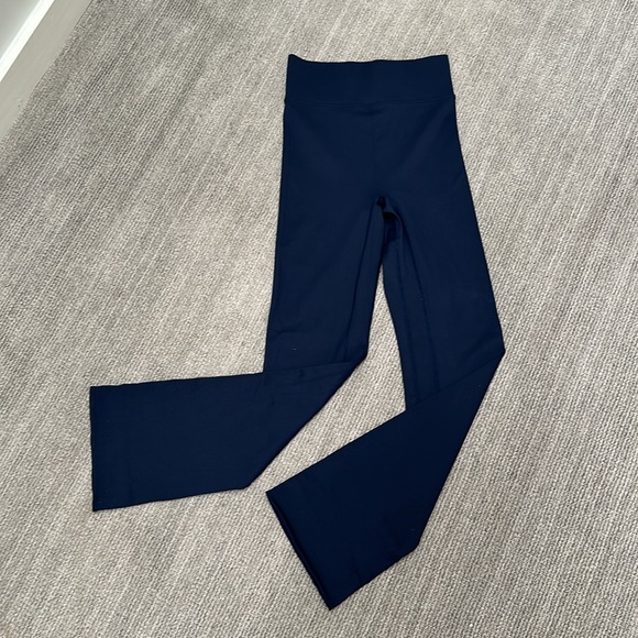 Bandier All Access Crop Flare Leggings - Navy Blue - Size XXS - sold out! - Picture 2 of 4
